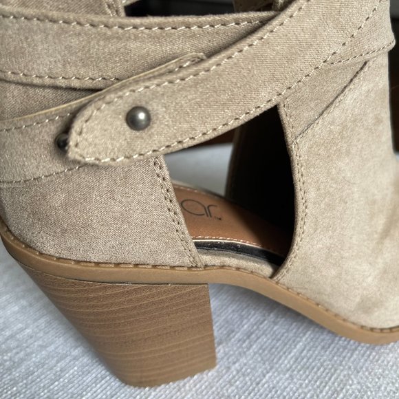 NWOT Sugar Lori booties, size 7.5 - Picture 3 of 8